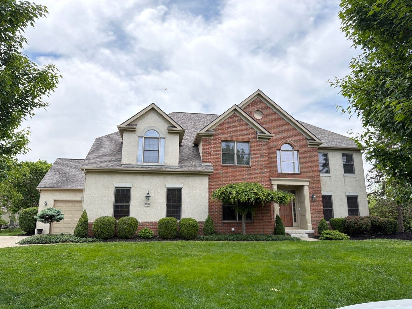 Roof Replacement in Muirfield Golf Community with Owens Corning Driftwood image